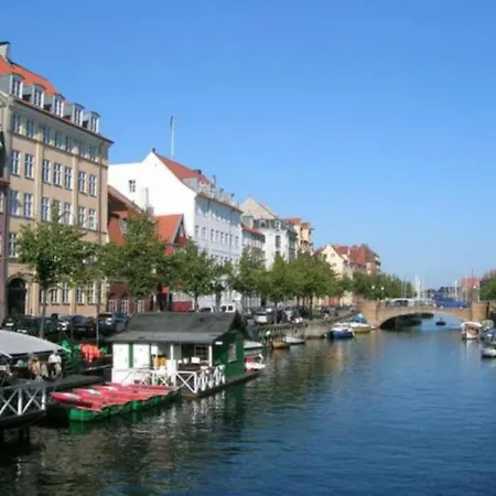 Cozy Near Tivoli & Nyhavn 아파트 *